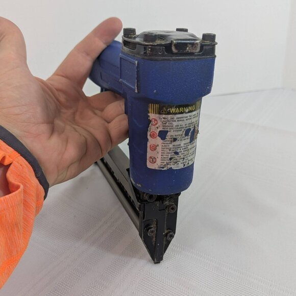 Banks Pneumatic Air Finishing Nailer 18 gauge model F32 - Picture 3 of 8